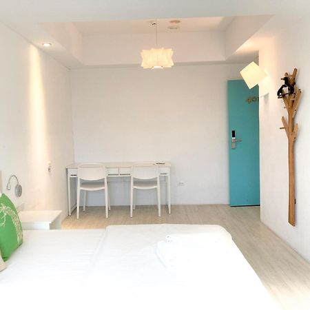 4Plus Hostel Тайбэй Экстерьер фото