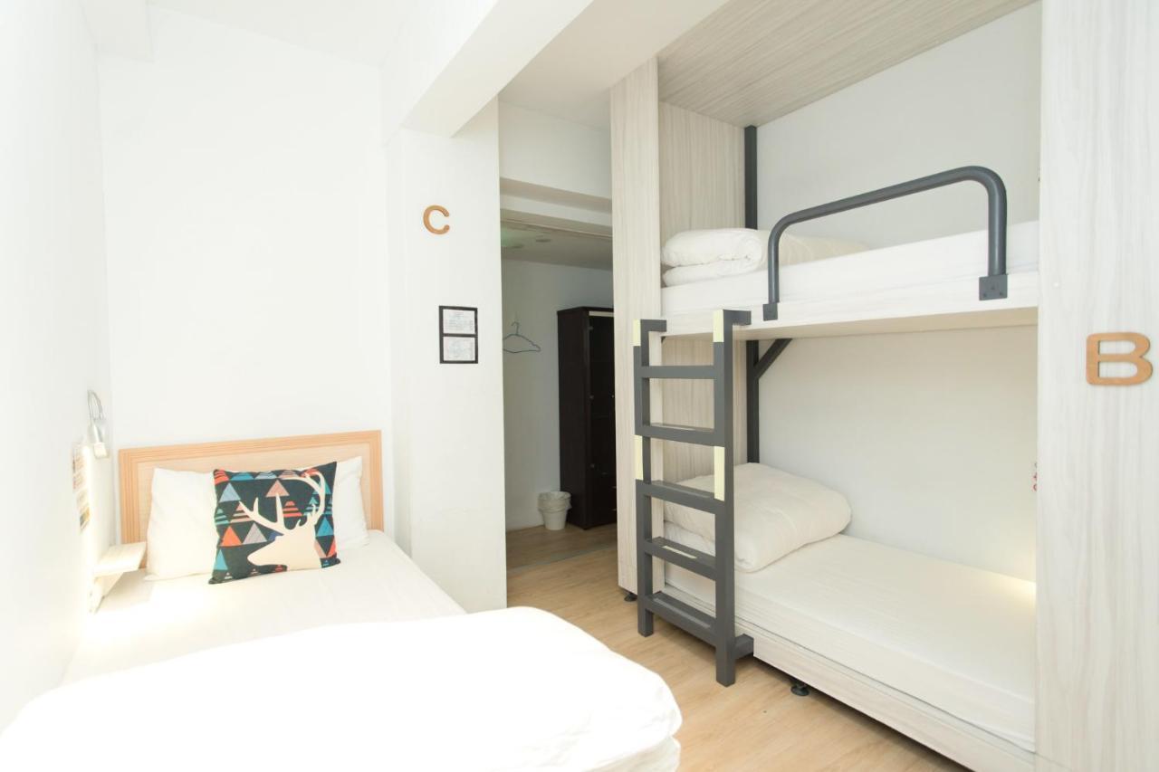 4Plus Hostel Тайбэй Экстерьер фото
